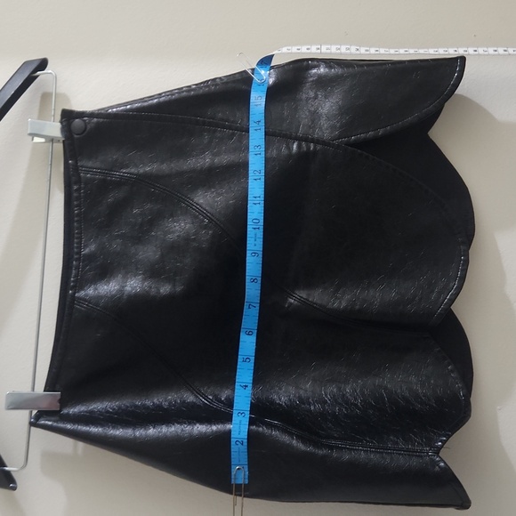 Social Tourist Faux Leather Scalloped Edge Mini Black NWT 00/w24 Ultra High Rise - Picture 7 of 9